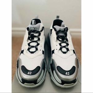 Balenciaga Triple S Tricolor (size 42 / US 9)